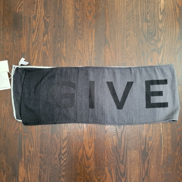 Givenchy Large Logo Gradient Scarf - Picture 2 of 10